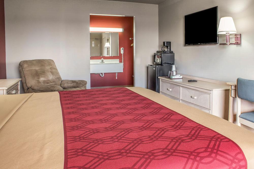 Spencer Inn & Suites Extérieur photo