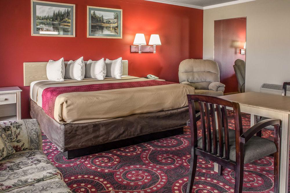 Spencer Inn & Suites Extérieur photo