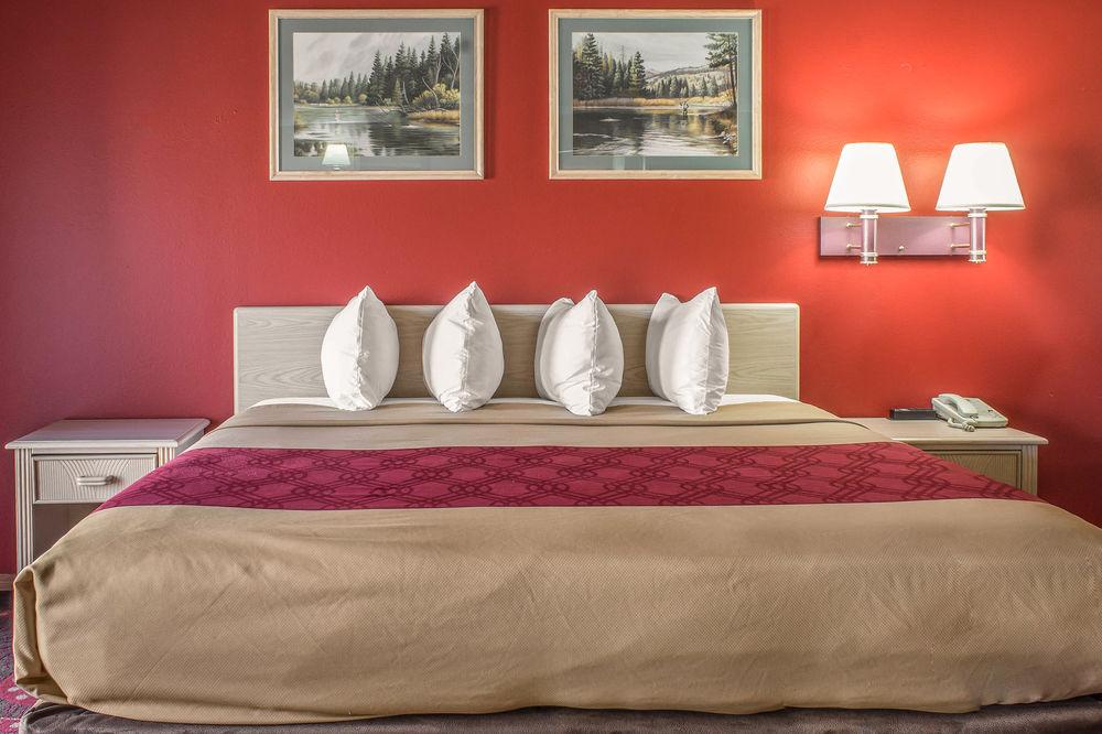 Spencer Inn & Suites Extérieur photo