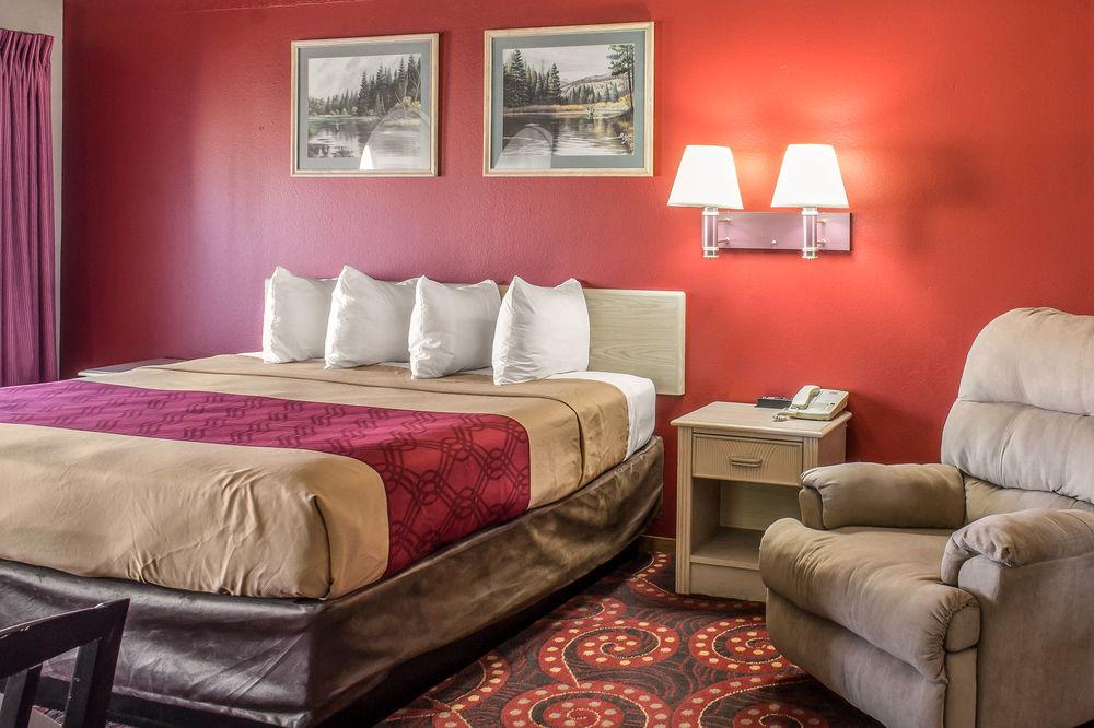 Spencer Inn & Suites Extérieur photo