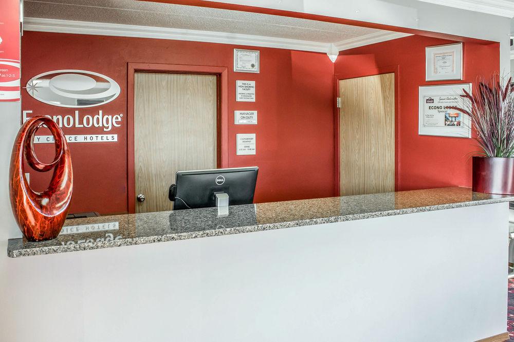 Spencer Inn & Suites Extérieur photo