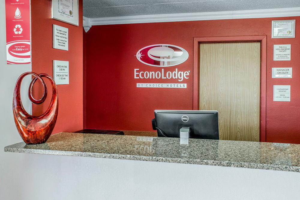 Spencer Inn & Suites Extérieur photo
