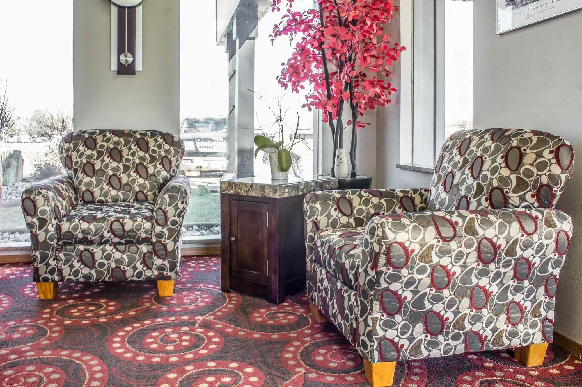 Spencer Inn & Suites Extérieur photo