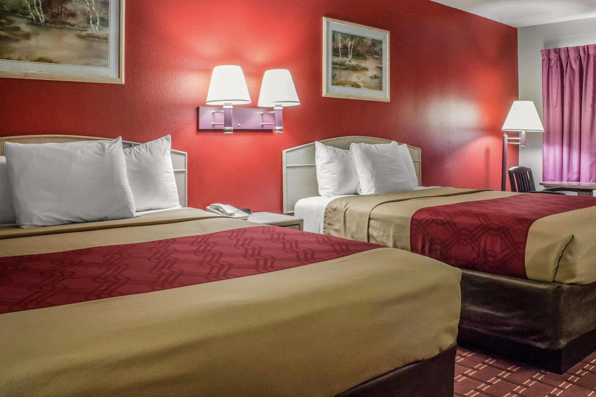 Spencer Inn & Suites Extérieur photo