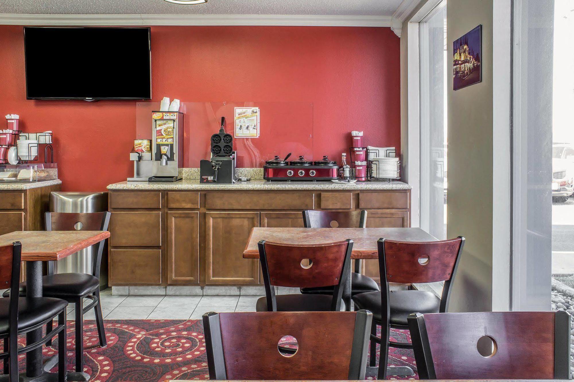 Spencer Inn & Suites Extérieur photo