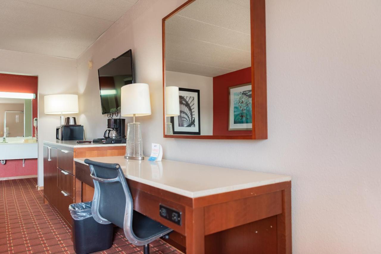 Spencer Inn & Suites Extérieur photo