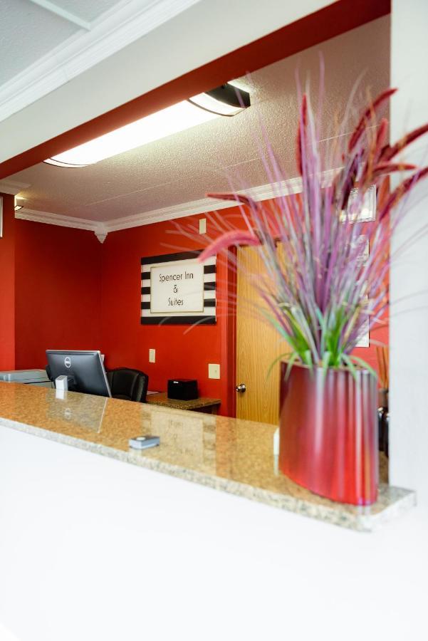 Spencer Inn & Suites Extérieur photo
