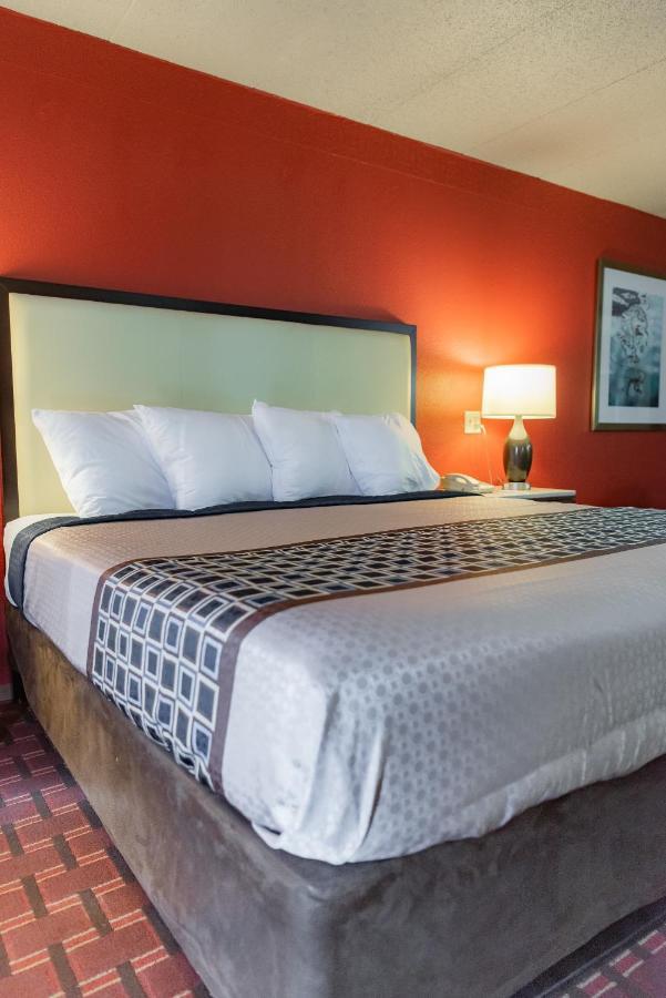 Spencer Inn & Suites Extérieur photo