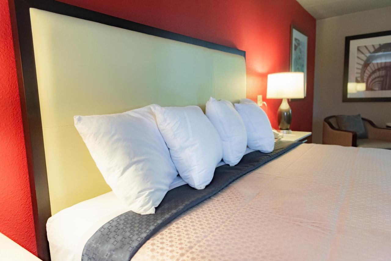 Spencer Inn & Suites Extérieur photo