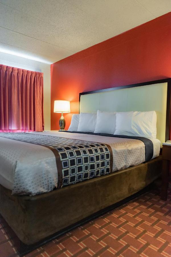 Spencer Inn & Suites Extérieur photo