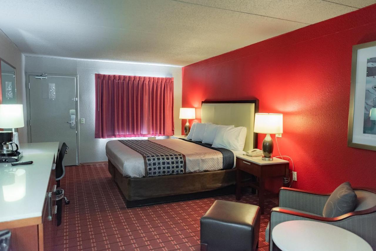Spencer Inn & Suites Extérieur photo