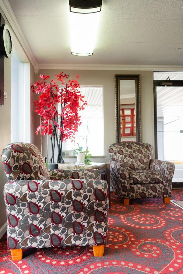 Spencer Inn & Suites Extérieur photo